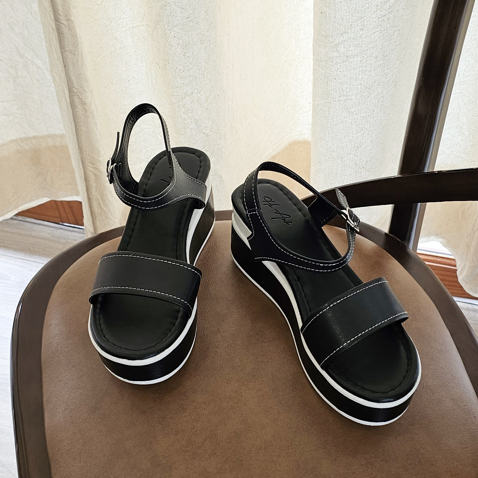 Sandal Đế Xuồng QV-19 Đen Sandal Đế Xuồng QV-19 Đen