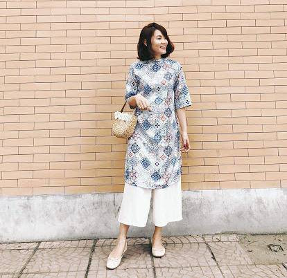 Áo dài xanh phối giày búp bê đơn giản