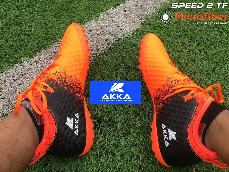 Bàn chân được đo đạc để xác định kích cỡ giày bóng đá chuẩn