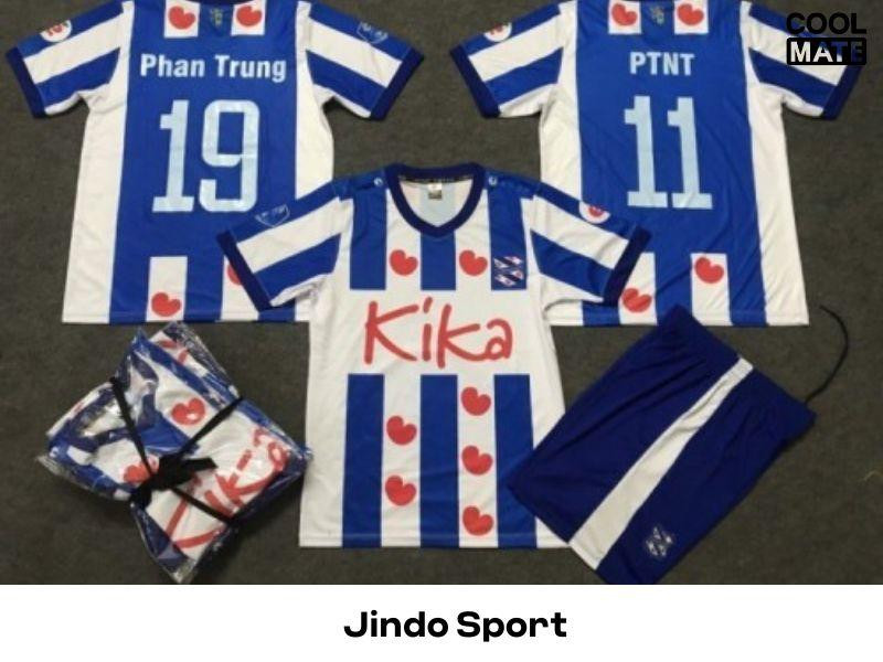 Bên trong cửa hàng Jindo Sport với khu vực giày thể thao