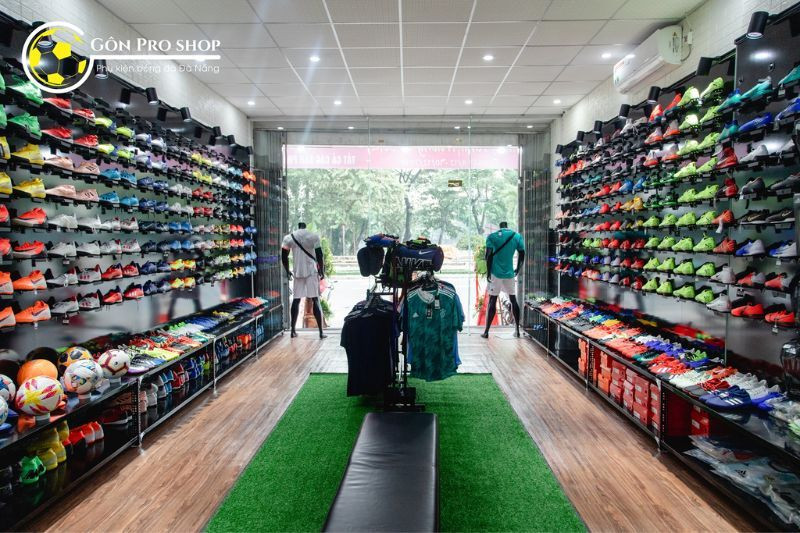 Bên trong Gôn Pro Shop, cửa hàng giày đá bóng chất lượng ở Đà Nẵng