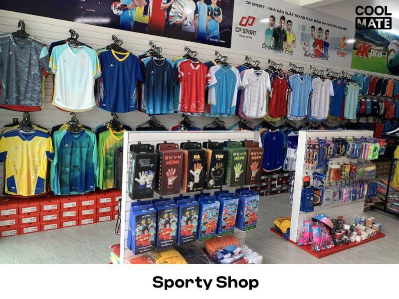 Bên trong Sporty Shop với nhiều lựa chọn đồ thể thao
