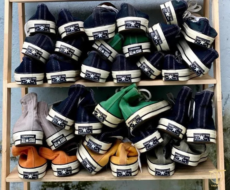 Bí Quyết Chọn Shop Giày 2hand Uy Tín Và Chất Lượng Cao Bộ sưu tập giày Converse 2hand độc đáo tại Chuck Secondhand OG, minh họa cho shop giày 2hand uy tín chuyên Converse