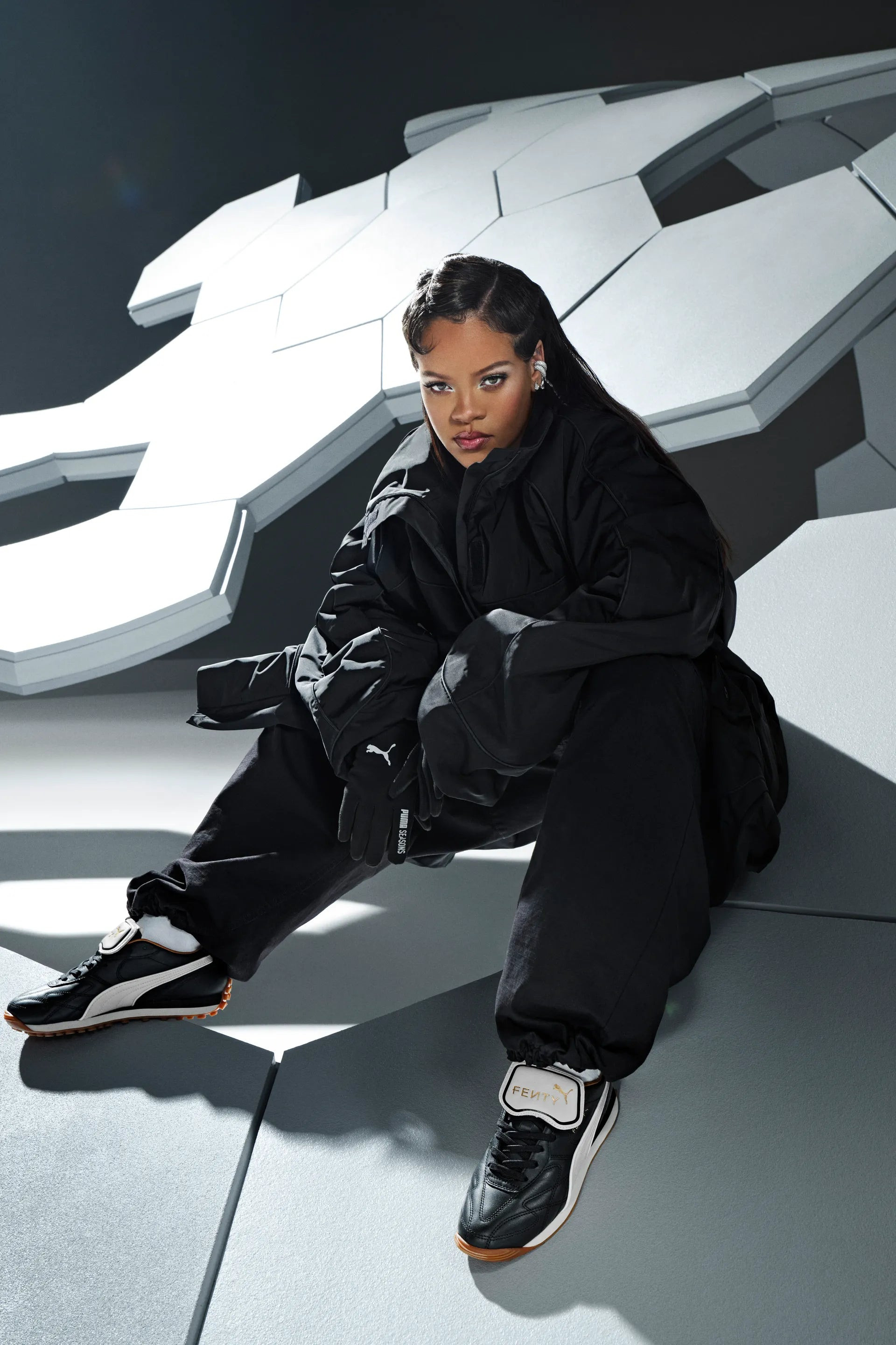 Bộ sưu tập giày và trang phục Puma x Fenty do Rihanna thiết kế, mang đậm dấu ấn thời trang cá tính