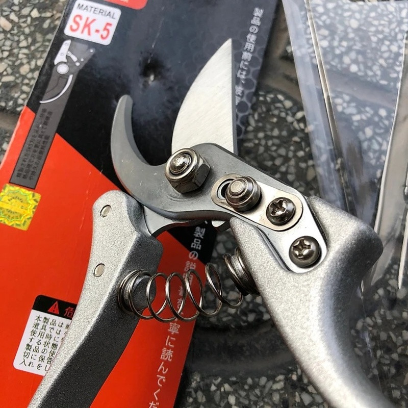 Các loại vật liệu chế tạo lưỡi kéo tỉa cây bền bỉ