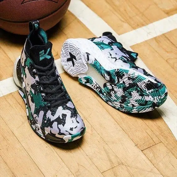 Các mẫu giày bóng rổ được ưa chuộng khi order trực tuyến