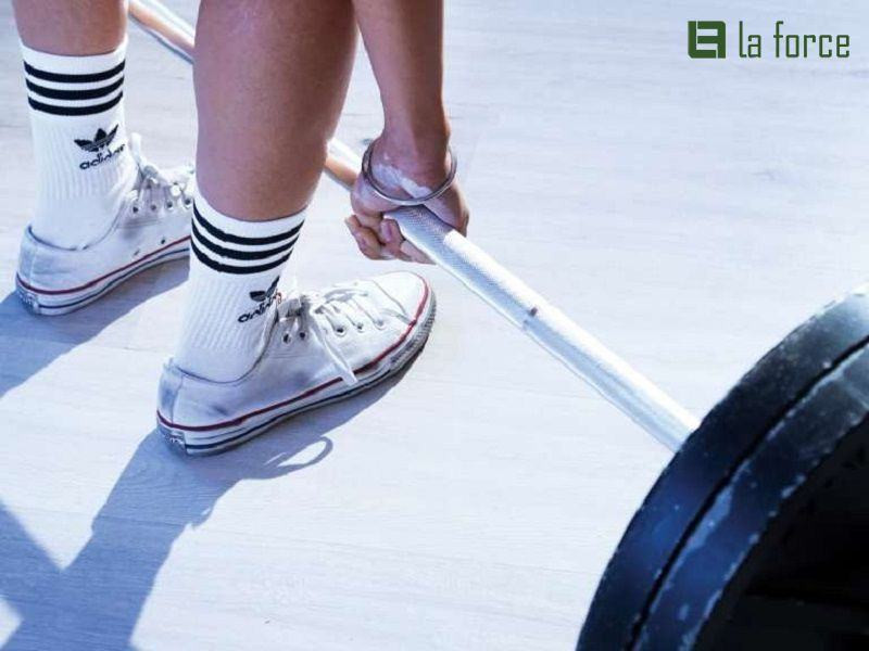 Các mẫu giày tập gym nữ phổ biến cho việc nâng tạ