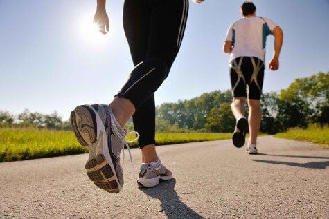 Cách chọn giày thể thao đúng kích cỡ và kiểu dáng giúp bảo vệ sức khỏe xương khớp