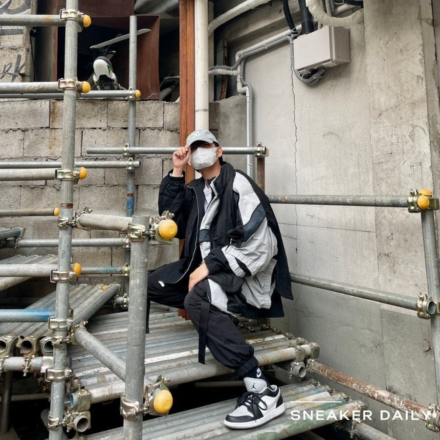 Cách phối đồ năng động cùng giày Jordan 1 Low Smoke Grey chính hãng