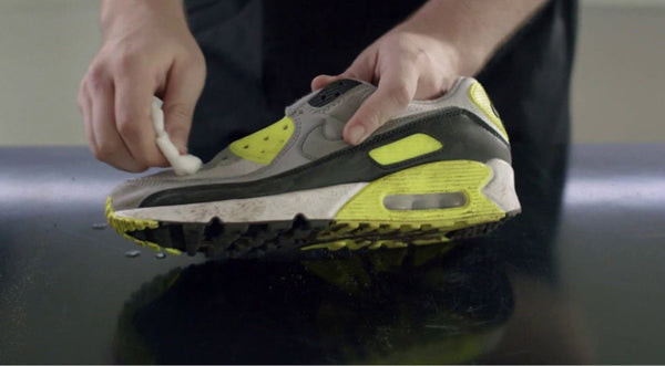 Cách vệ sinh giày Nike Air Max sạch sẽ