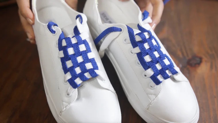 Cách xỏ dây giày thể thao kiểu Checkerboard