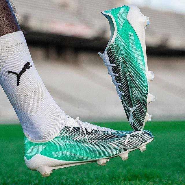 Cảm hứng cực quang độc đáo trên đôi giày đá bóng Puma Ultra SL 21