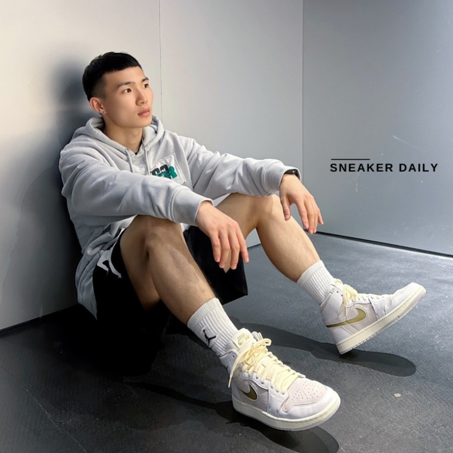 Cận cảnh đôi Air Jordan 1 High Zoom Comfort 2 FIBA, một trong những mẫu giày Nike Jordan chính hãng được ưa chuộng với thiết kế độc đáo.