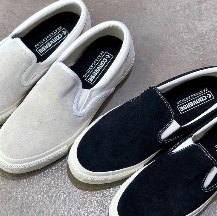 Cận cảnh giày lười vải nam Converse màu xanh navy đơn giản