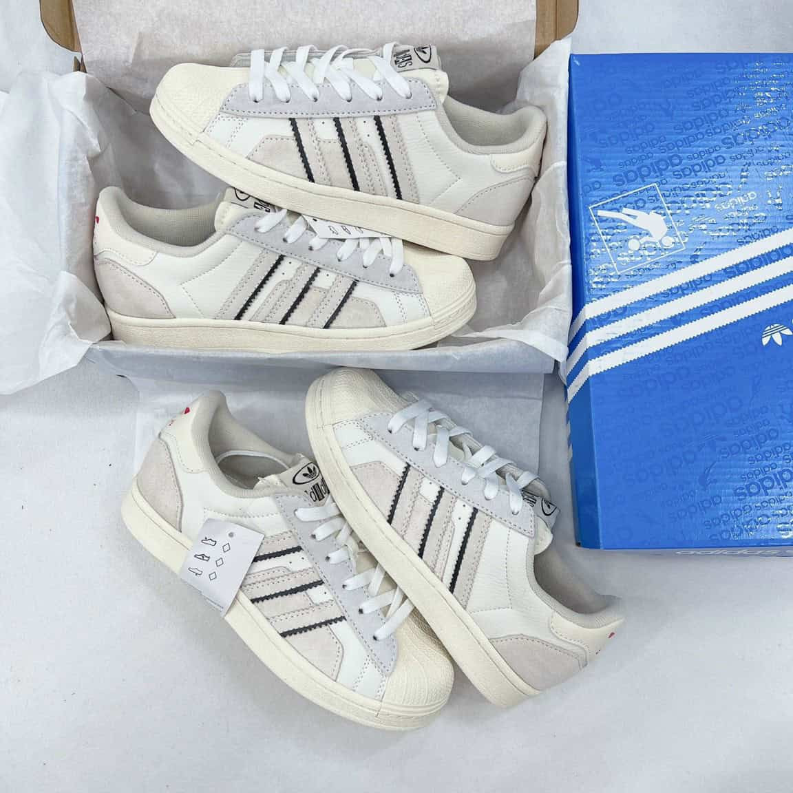 Cận cảnh giày thể thao Adidas Superstar cho cặp đôi