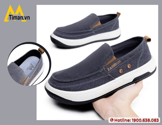 Cận cảnh lót đệm êm ái bên trong giày lười vải canvas, mang lại cảm giác thoải mái tối đa.