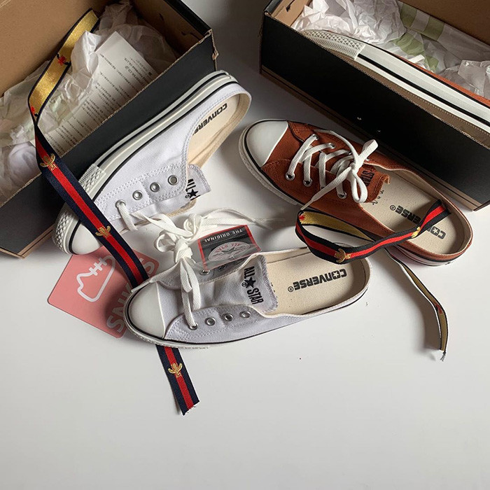 Cận cảnh phần gót cắt thấp của giày sục Converse chính hãng
