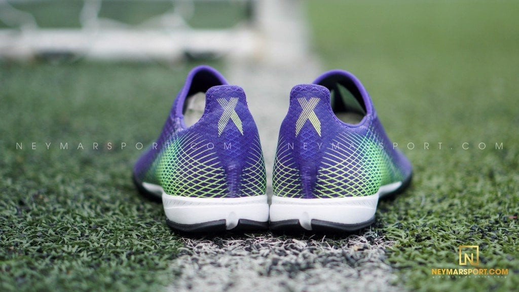 Cận cảnh phần upper của giày đá bóng Adidas X Ghosted .3 Laceless cho cảm giác bóng tốt