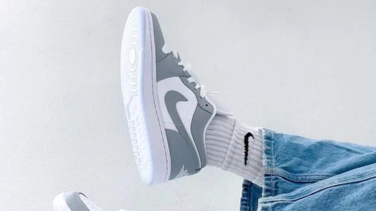 Chất liệu đế giày Jordan 1 Low Panda thật và giả