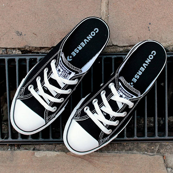 Chất liệu vải Canvas bền bỉ của giày sục Converse chính hãng