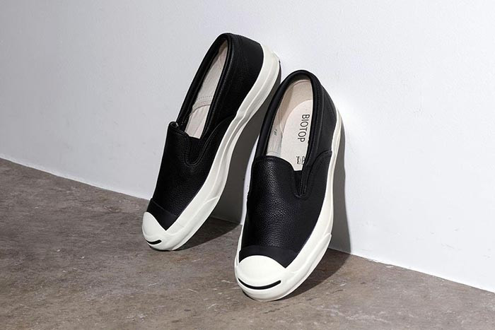 Chi tiết đế giày và nhãn hiệu giày lười vải nam Converse