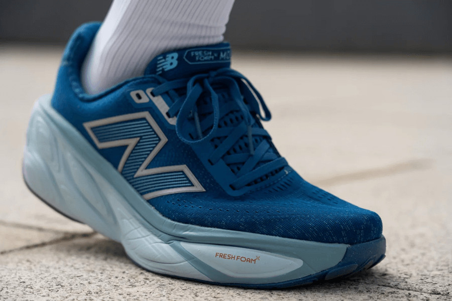 Chi tiết lớp foam đế giữa New Balance Fresh Foam X More v5
