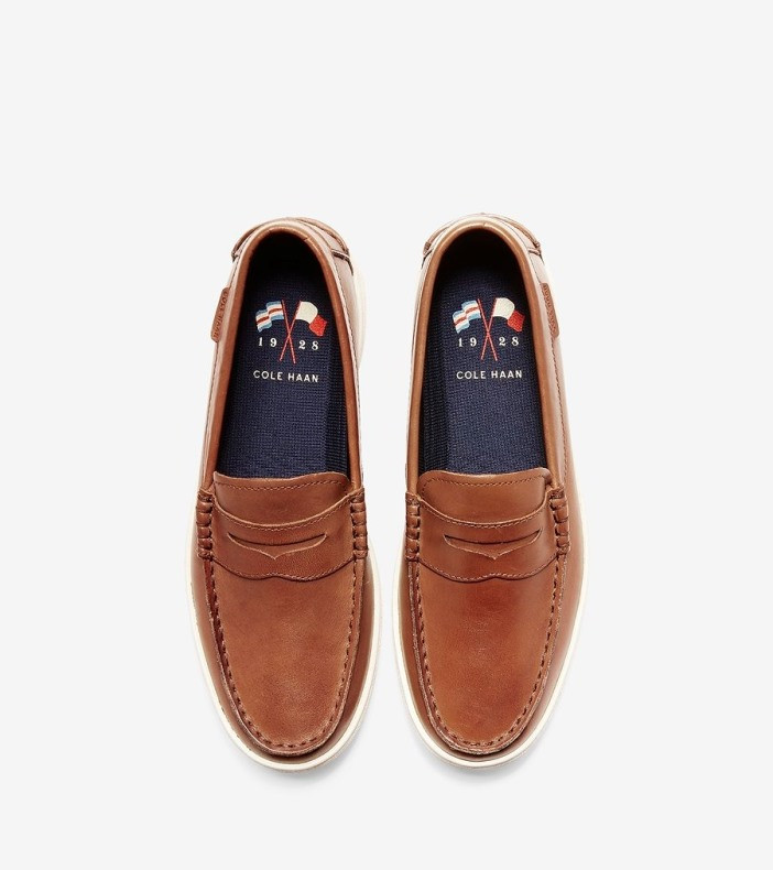 Chi tiết mũi giày và đường may tinh tế của giày lười nam Cole Haan
