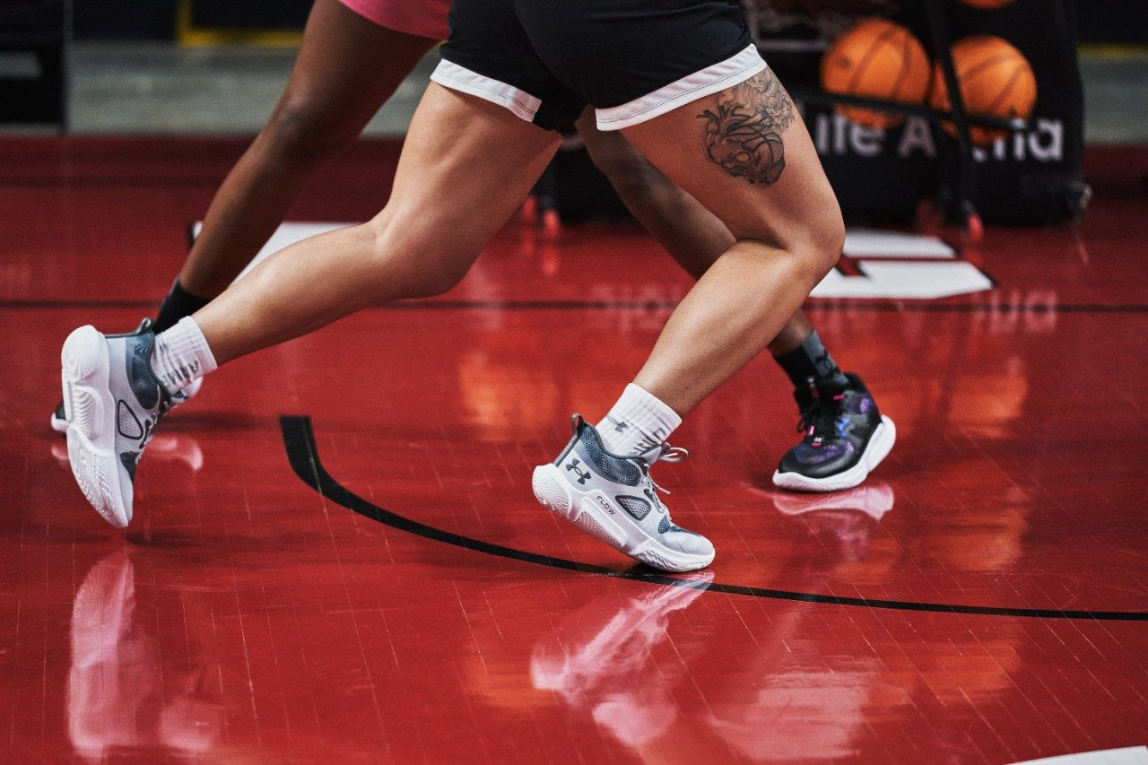 Chính sách đổi trả giày Under Armour nam giúp khách hàng yên tâm mua sắm