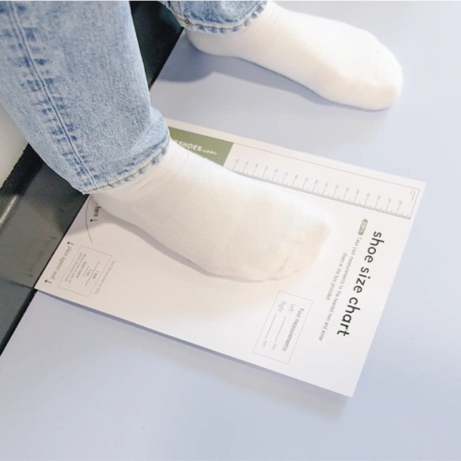 Chuẩn bị dụng cụ trước khi đo kích thước chân 25cm