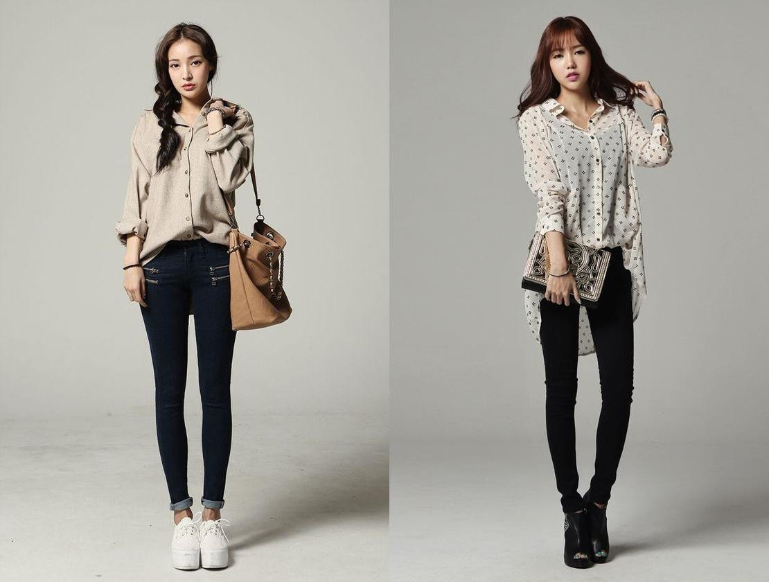 Cô gái phối áo sơ mi kẻ sọc xanh trắng, quần jeans skinny xanh và giày thể thao trắng