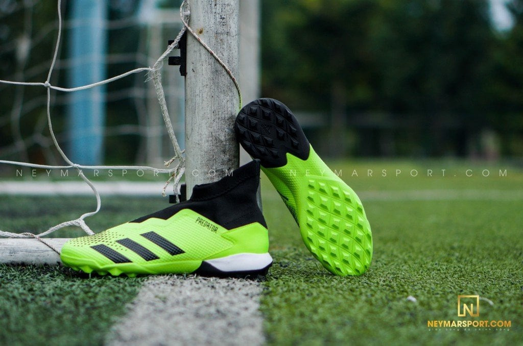 Cổ giày Tech-Fit của Adidas Predator 20.3 Laceless TF ôm sát và thoải mái