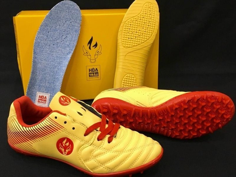 Cửa hàng Thu Hiền Sport với nhiều loại giày đá bóng đa dạng
