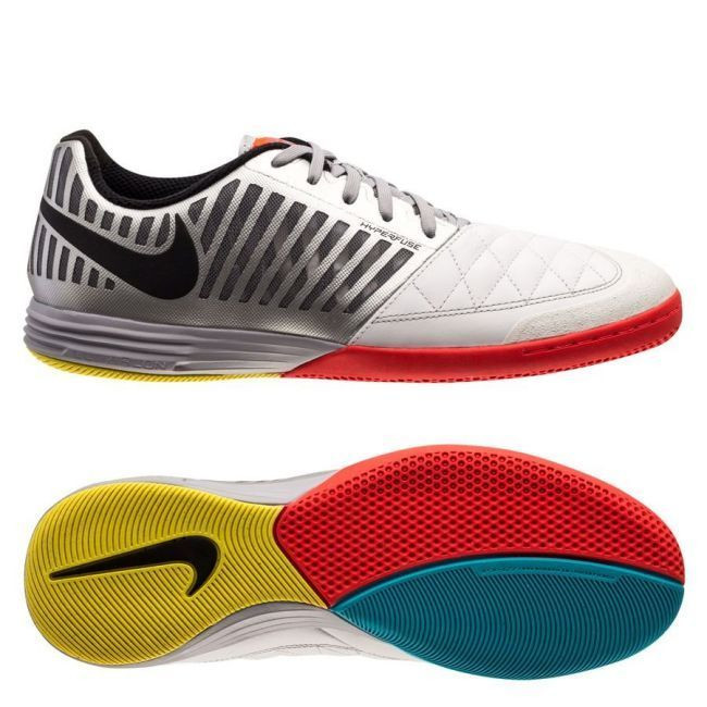 Đế giày IC bằng phẳng với rãnh cao su, tối ưu cho sân futsal và sân trong nhà