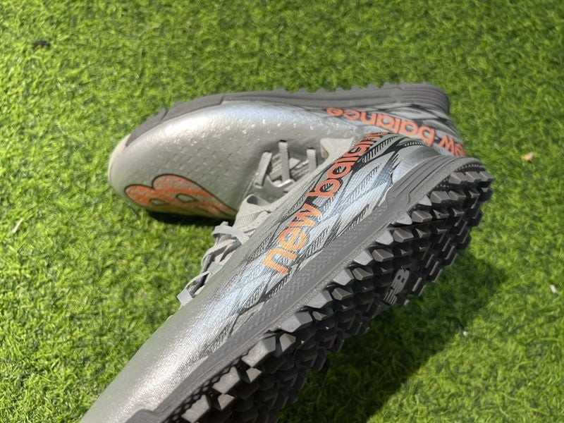 Đế ngoài giày bóng đá New Balance Furon V7 Pro TF sân cỏ nhân tạo