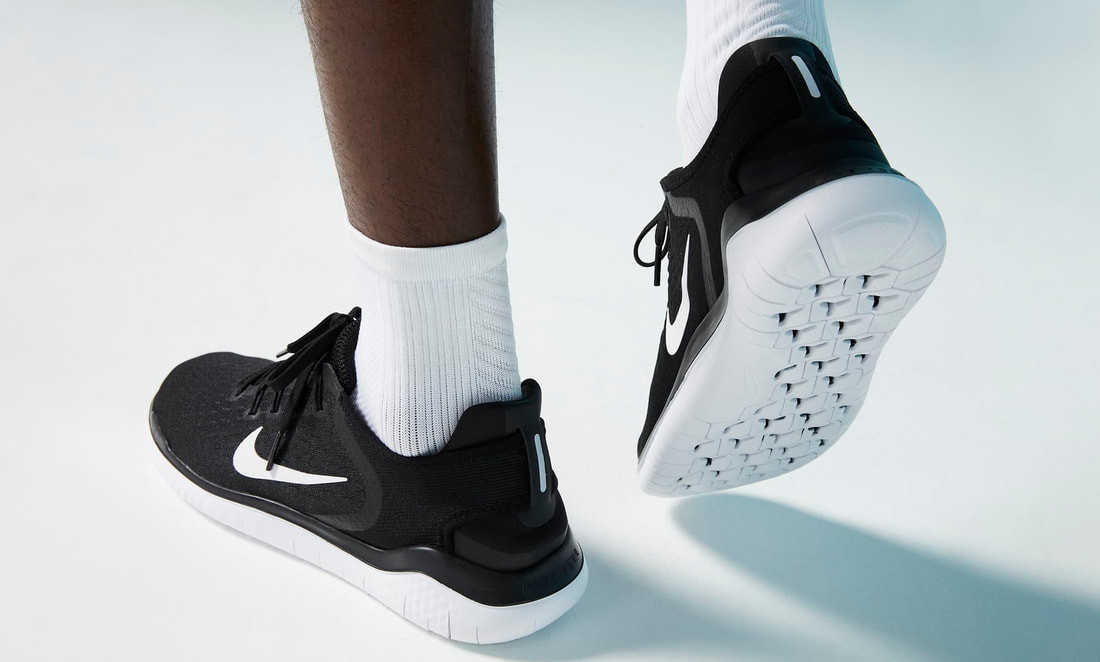 Đế Nike Free với rãnh cắt linh hoạt hỗ trợ chuyển động tự nhiên của bàn chân