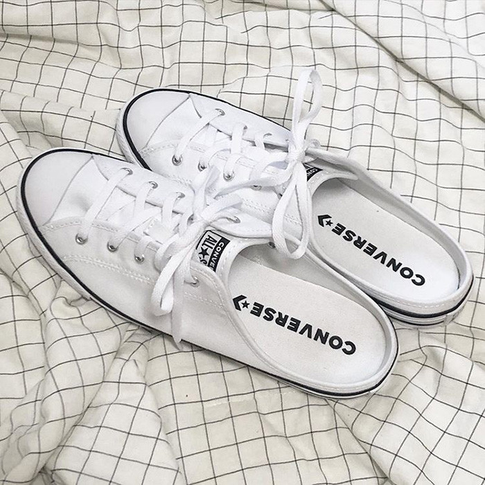Đế Platform dày dặn của một phiên bản giày sục Converse chính hãng