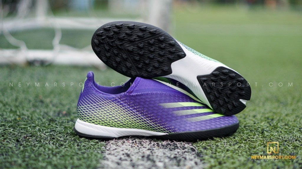Đế TF của giày đá bóng Adidas X Ghosted .3 Laceless, phù hợp sân cỏ nhân tạo