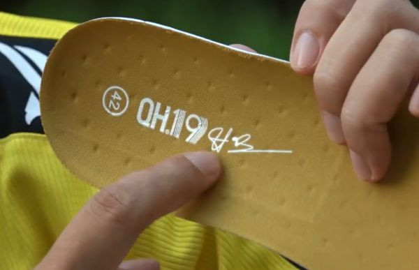 Đệm lót giày đá bóng Kamito QH19 in logo và chữ ký Quang Hải