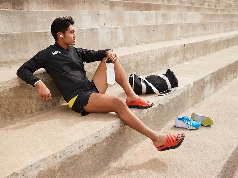 Dép phục hồi Hoka Ora Recovery Slide màu đen