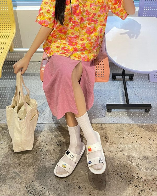 Dép sandal trắng đơn giản, thoải mái cho các hoạt động học đường