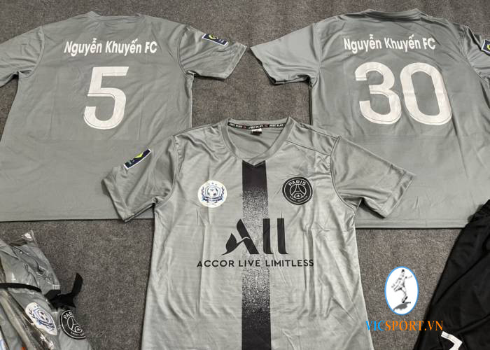 Đội bóng Nha Trang với đồng phục PSG năng động