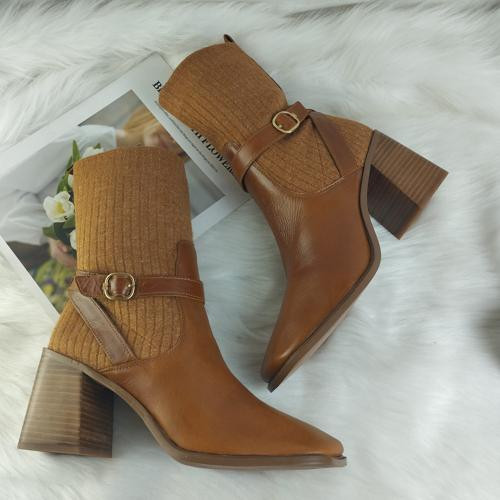 Đôi boot da thật màu đen sang trọng, rất phù hợp với các tín đồ giày size 34