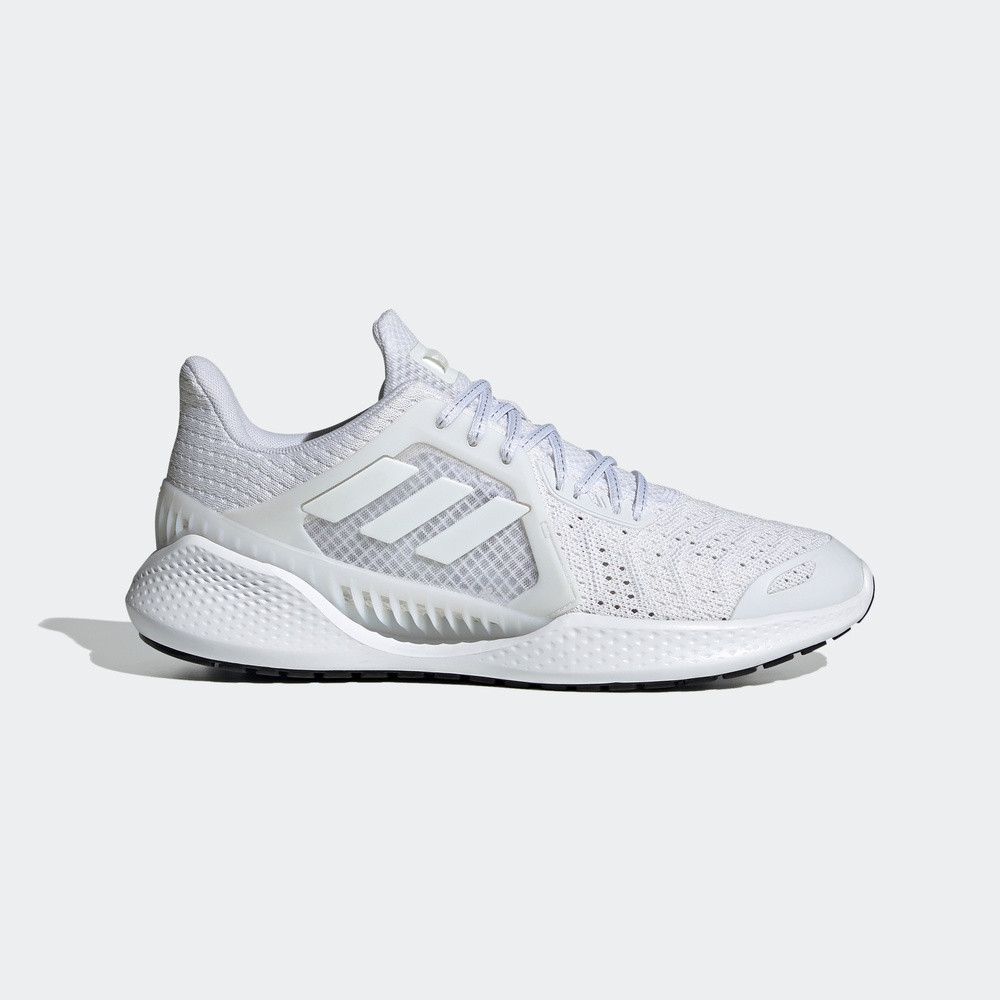 Đôi giày adidas climacool nữ màu trắng tinh tế, thể hiện rõ thiết kế thoáng khí của upper