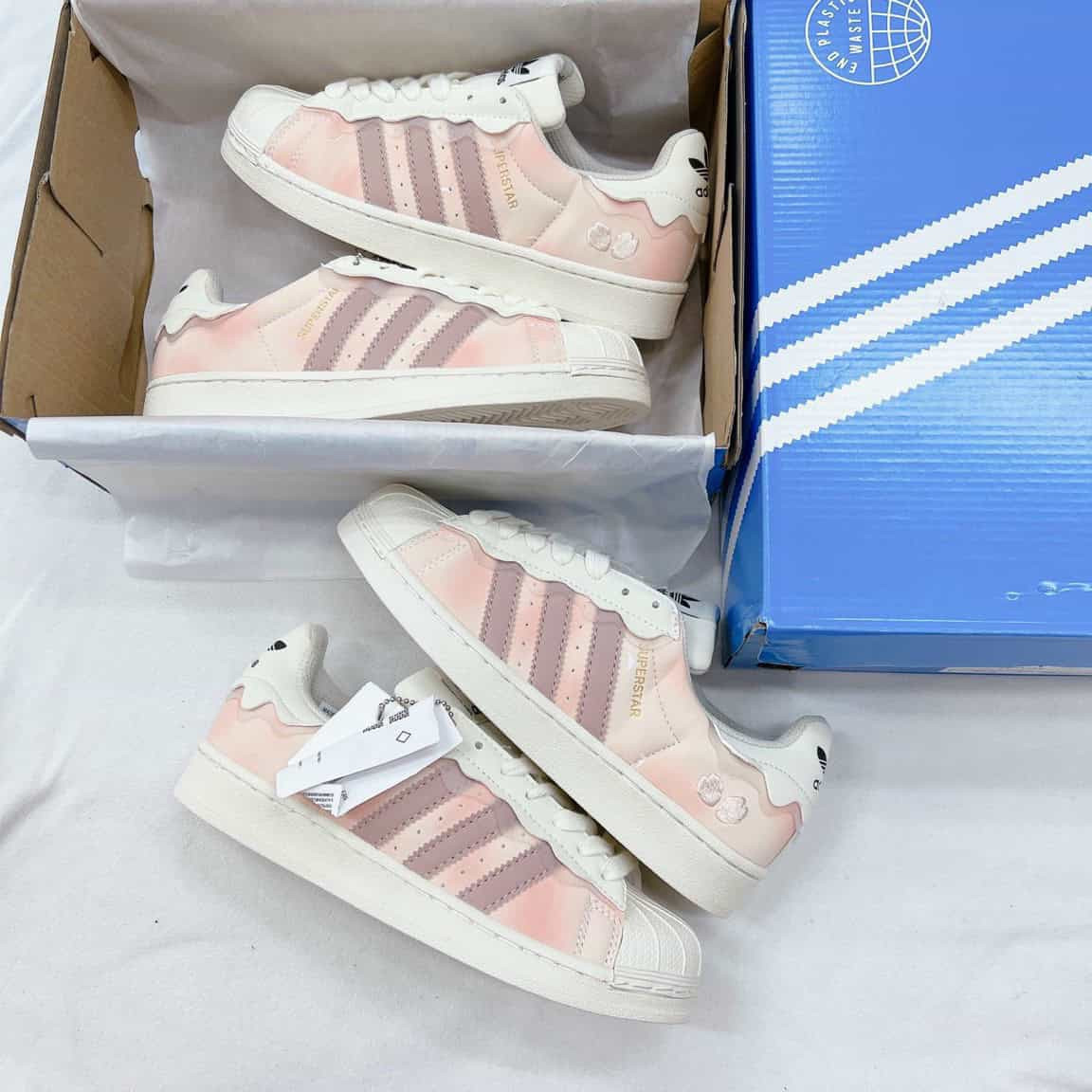 Đôi giày Adidas Superstar đen trắng cá tính cho nam nữ