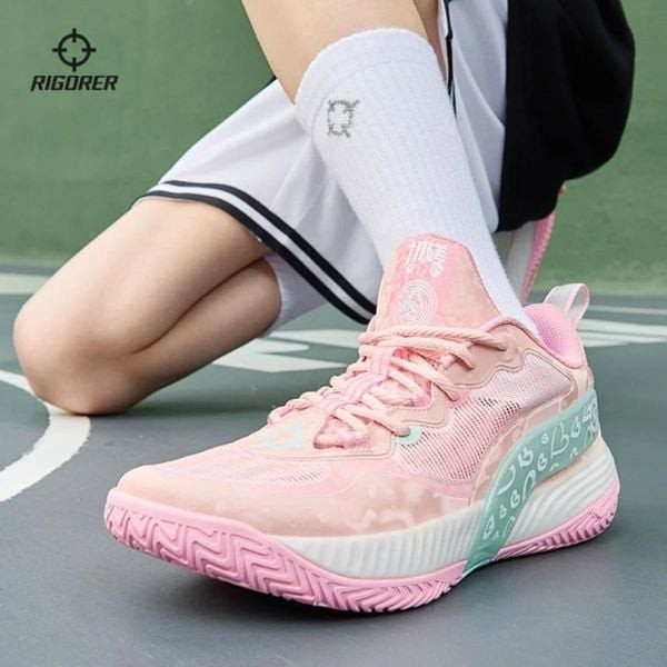 Đôi giày bóng rổ màu hồng Rigorer AR Battle 2 'Think Pink' với họa tiết trái tim và chi tiết xanh mint