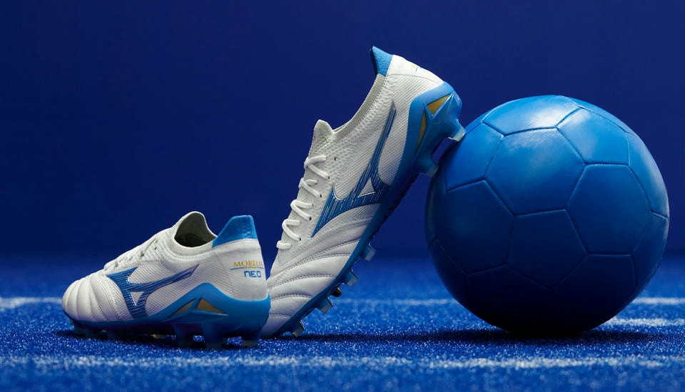 Đôi giày đá bóng Mizuno Neo 4 Beta Mugen màu trắng xanh đẳng cấp