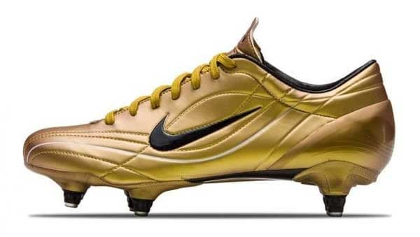 Đôi giày Nike Mercurial Vapor II SL màu vàng của Ronaldo, đánh dấu những thành công đầu tiên.