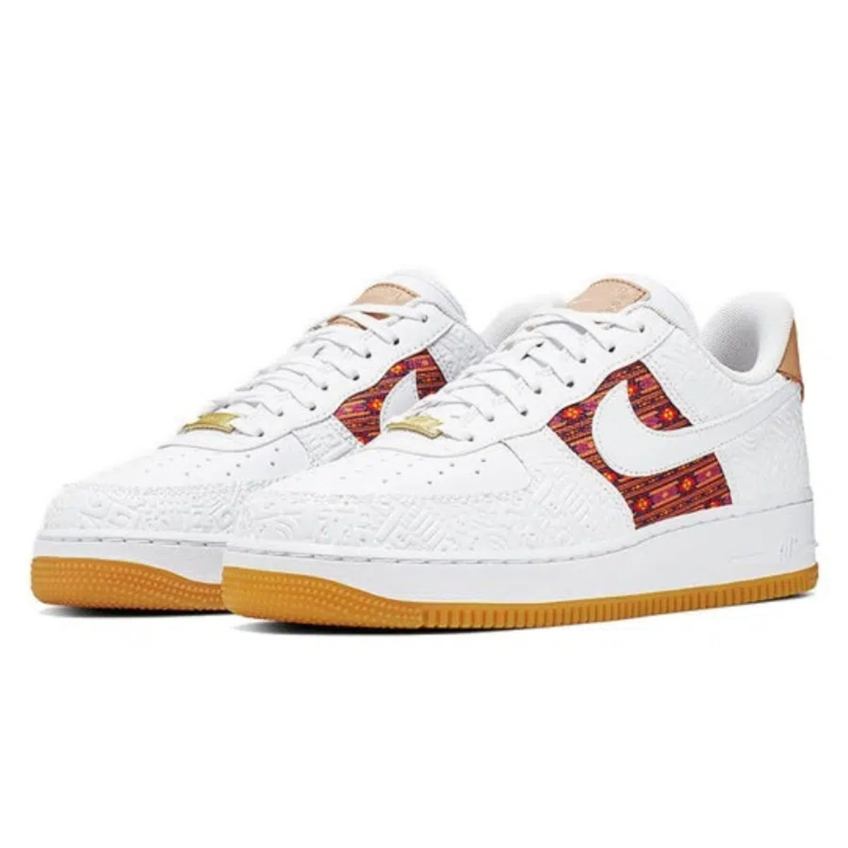 Đôi giày sneaker hot Nike Air Force 1 Low N7 trên nền trắng