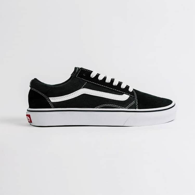 Đôi giày Vans Old Skool màu đen cổ điển, phong cách skater