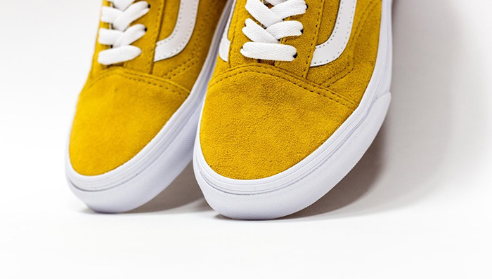 Dụng cụ cơ bản cần thiết cho cách vệ sinh giày sneaker da lộn